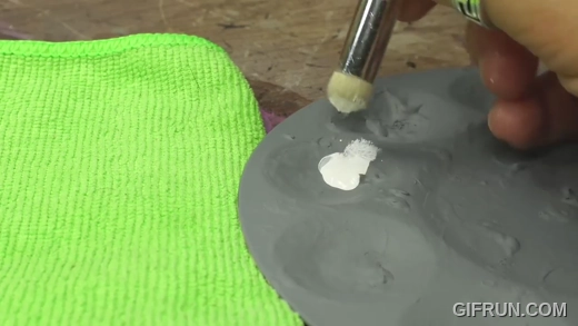 Drybrushing step 1: loading paint and wiping excess